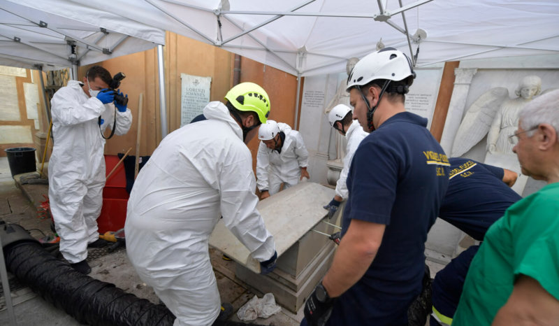 Vatican workers open tombs